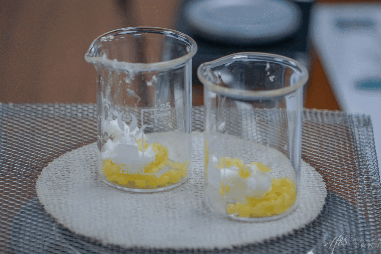 1754729834241681.png 精油课程.png